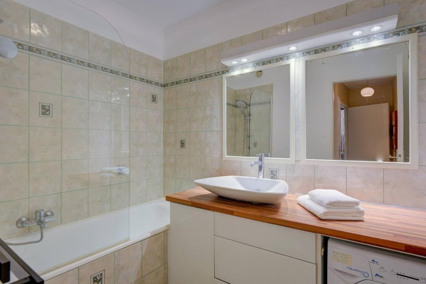 Elegant Apt W/2 Terraces/Mins To Beach & Shops Antibes Exterior photo